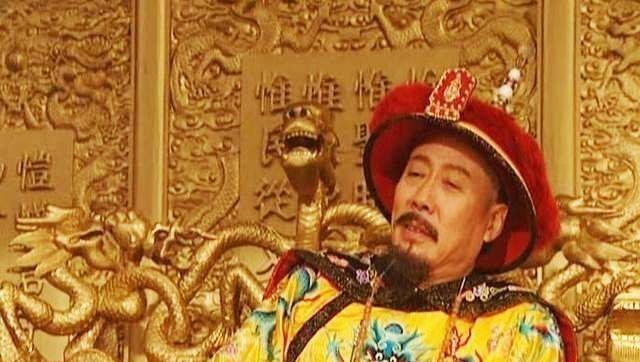 拍《康熙王朝》，投资方出2000w指定64岁的焦晃演康熙，导演却不同意，即便打官