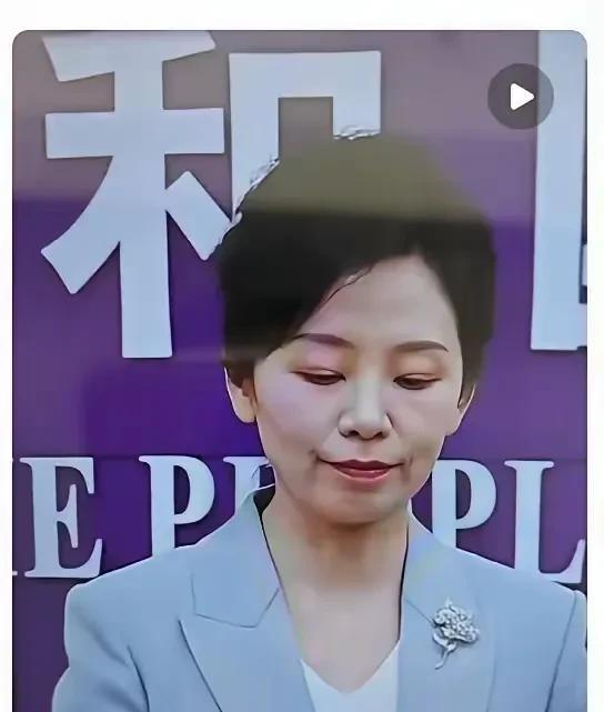 对于美国的关税战，美国不是通过一系列的关系要求谈判吗？我们的最后的回答:撤了原来