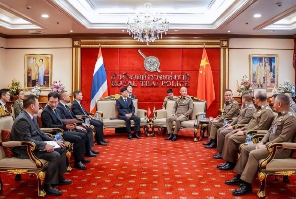 泰国拒绝美国停火要求后，白宫威胁将追究责任，关键时刻中方代表现身泰国！ 就在