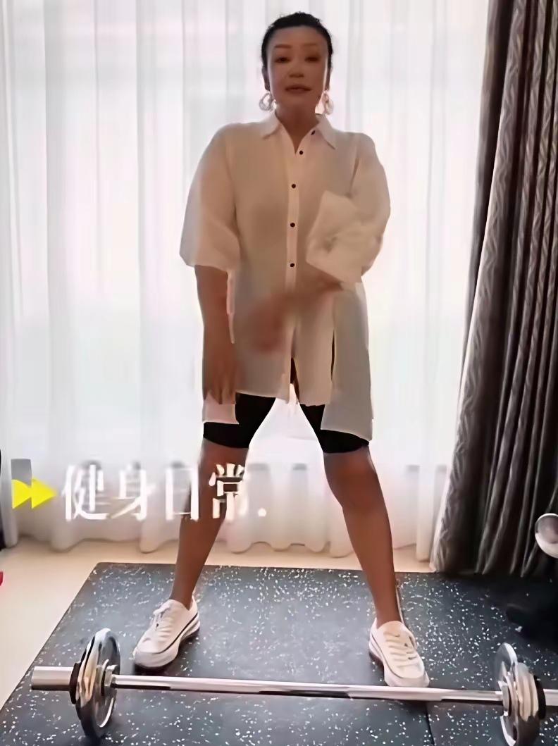 兰姐这波操作，算是把“拎得清”三个字刻在脑门上了。从湾湾回来直接开静音直播