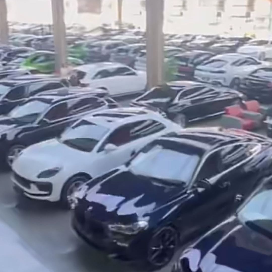 二手油车价格崩盘近期“二手油车价格崩盘”引发热议，部分车型单月跌幅逼近10%，曾