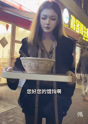 汤能撒成这样也是没谁了！我以为汤被你喝了！[大笑]