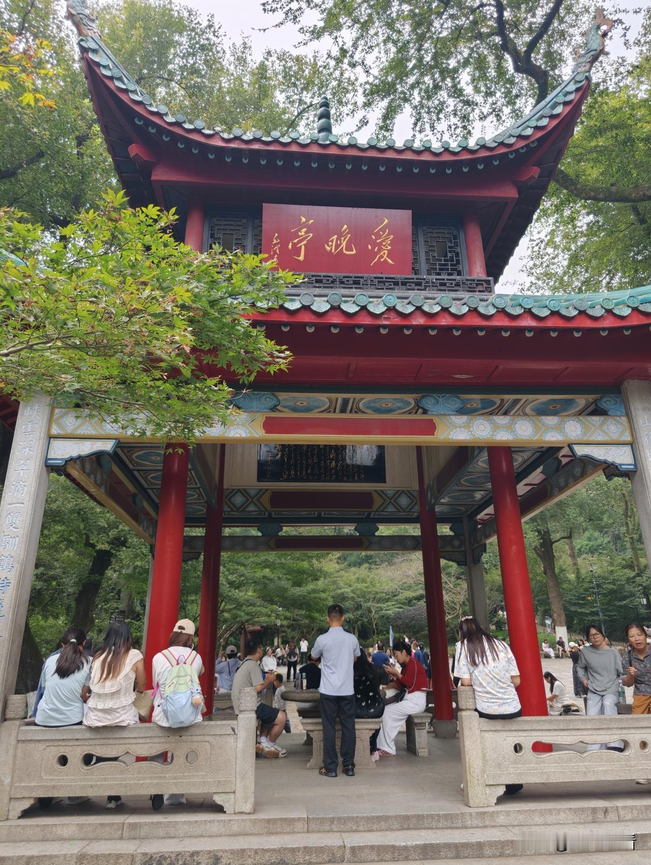 长沙岳麓山爱晚亭的枫叶可不只是好看，背后还有小故事呵！相传当年杜牧游历岳麓山