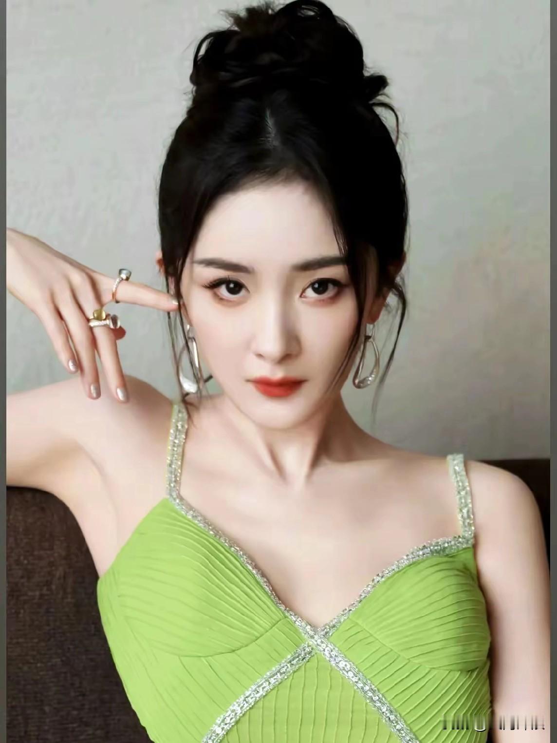 中国文艺评论家如此评价演员杨幂！这位评论家说对杨幂的评价可用8个字来概括