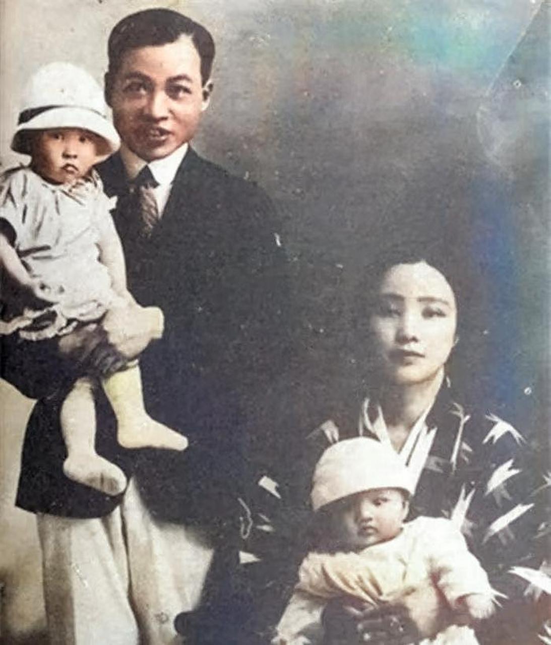 🌞1937年,松本米子正弯腰清洗碗筷,突然3个日军军官破门而入。为首的少佐