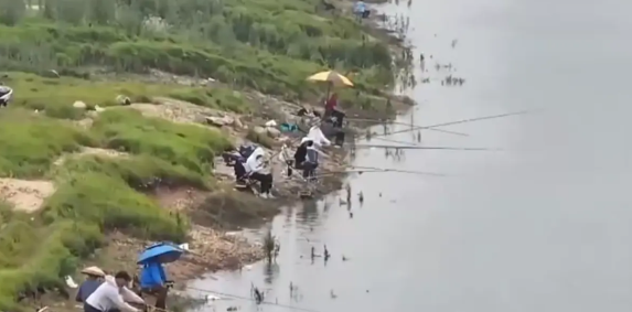 【央视揭洞庭湖禁捕区违规钓鱼乱象】禁钓区大肆垂钓，还“叫卖”现做野生鱼；无视劝导