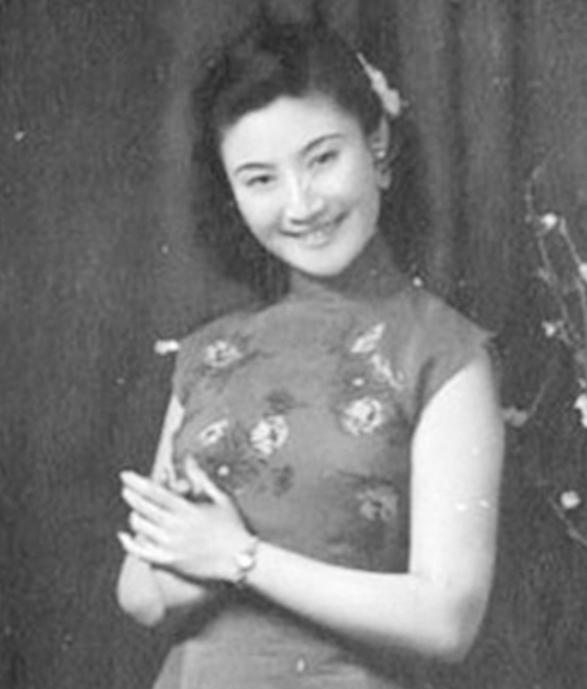 1966年，“京剧皇后”言慧珠自缢前，她拉着11岁的儿子跪在丈夫俞振飞面前，嘱托