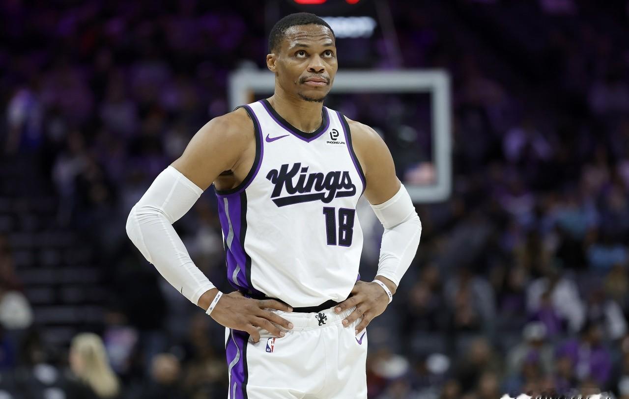 如果你银行卡里躺着3.38亿美元，你还会为了团队赢球，主动去干“脏活累活”吗？