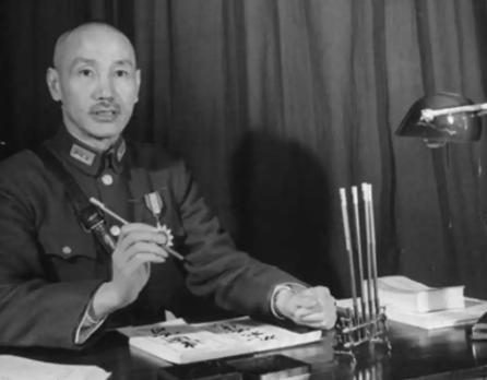 1948年，陈布雷劝老蒋不能只拍苍蝇要打老虎。老蒋听出是指孔宋。反讥道：听说你女