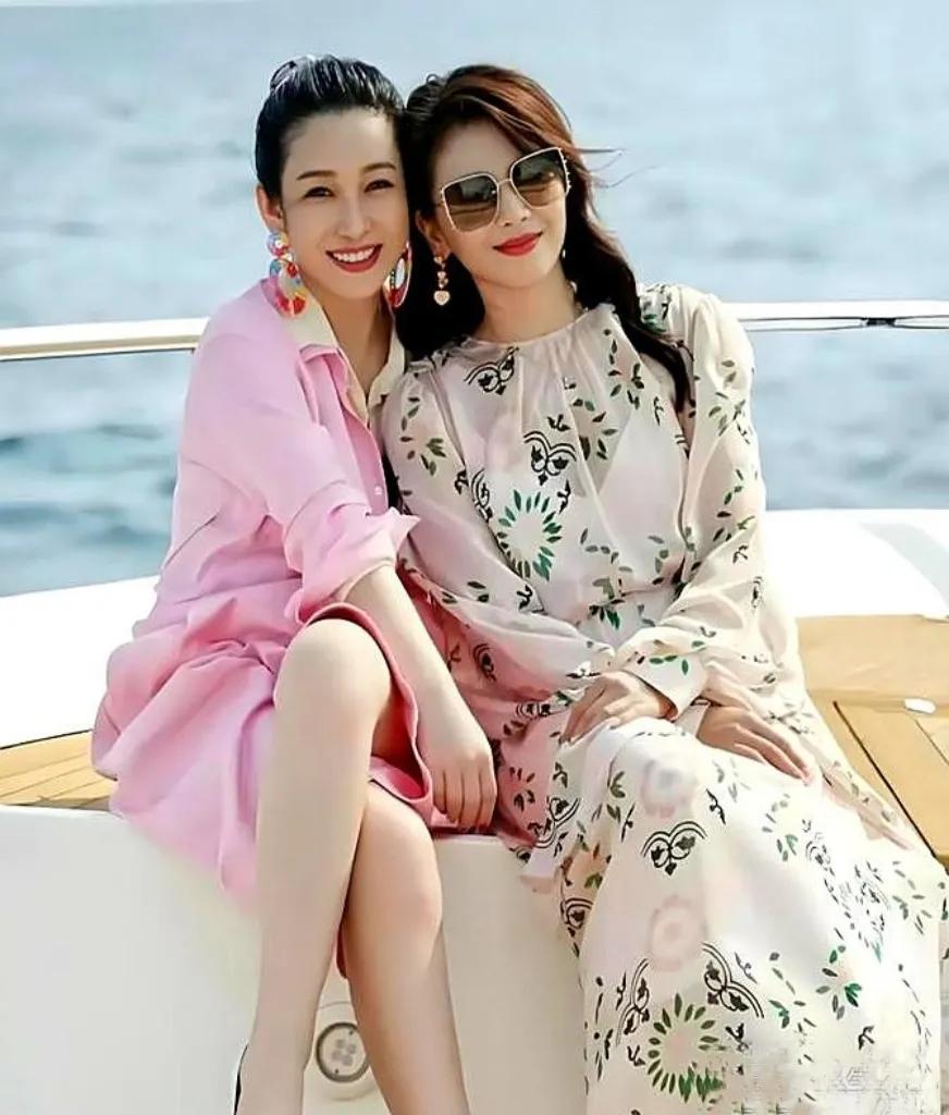 被秦海璐"隐瞒"了20年！2009年11月3日凌晨，刘涛颤抖着手拨打秦海璐电
