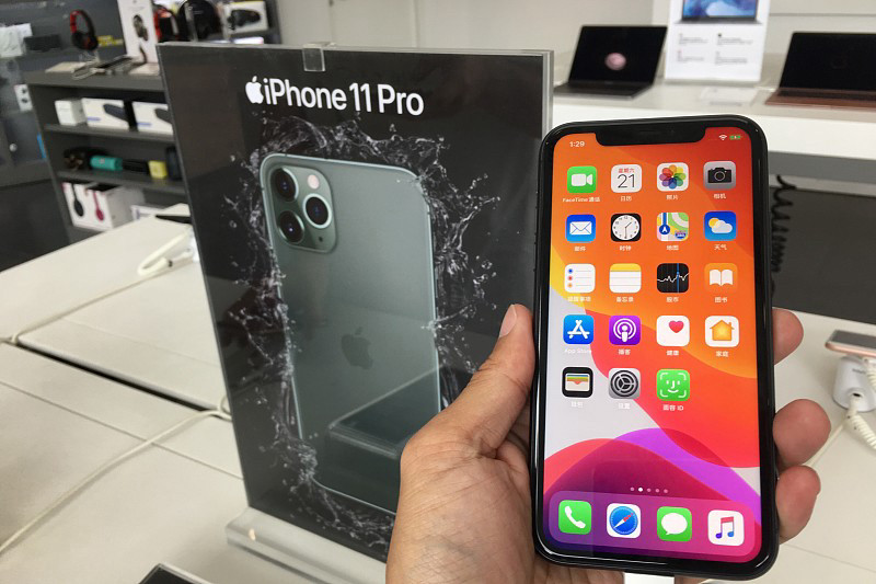 手里这台2019年入的11Pro用到现在快6年，说句实在话，日常刷APP、开两局王者、剪个1分钟的短
