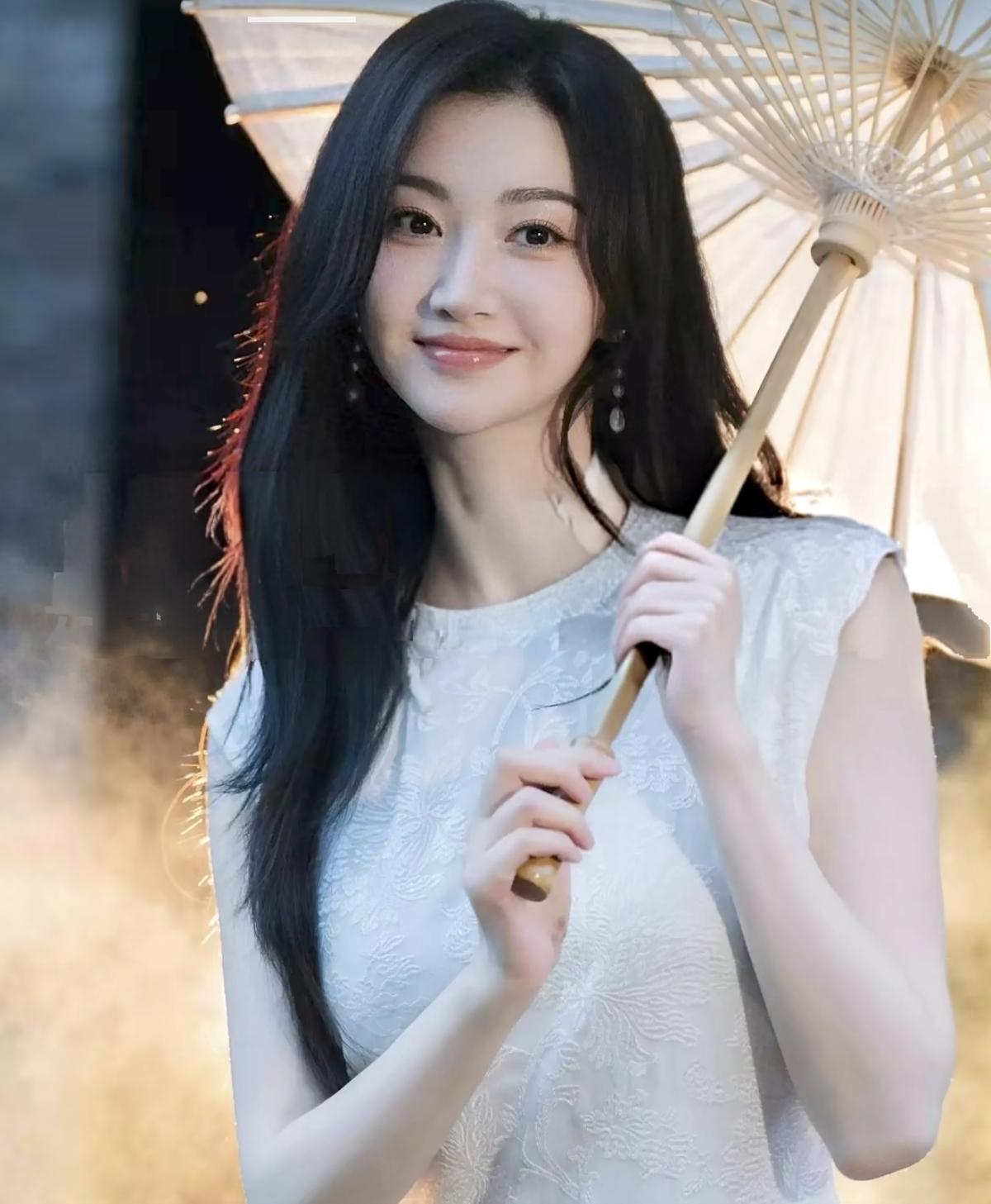 景甜真的是很漂亮，难怪那男人得不到就要把她毁掉。