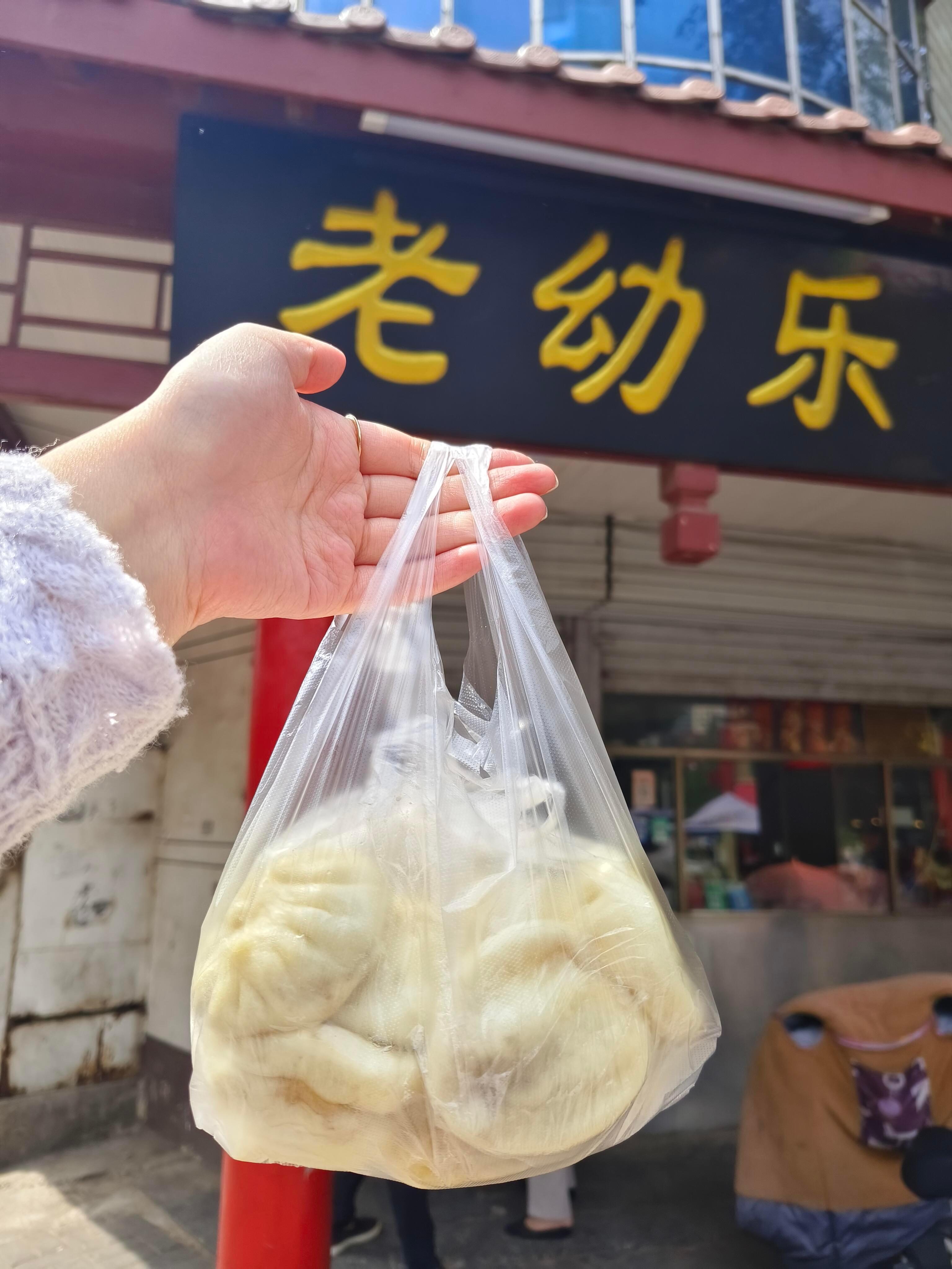 这包子吃的就只有情怀了吧。​​​