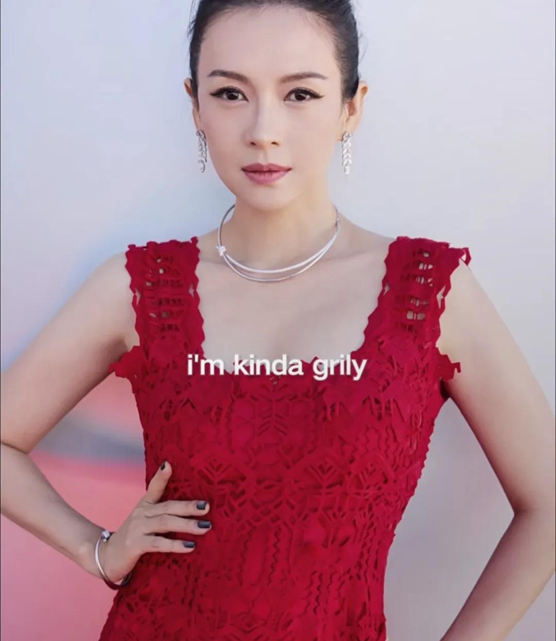 章子怡出席奥斯卡博物馆晚宴。当洛杉矶奥斯卡博物馆的穹顶洒下金色灯光，章子怡身着V