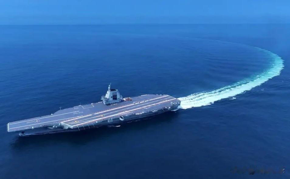 福建舰正式入列在即，中国迎来三航母时代，五角大楼又要点披萨了！自福建舰下水，