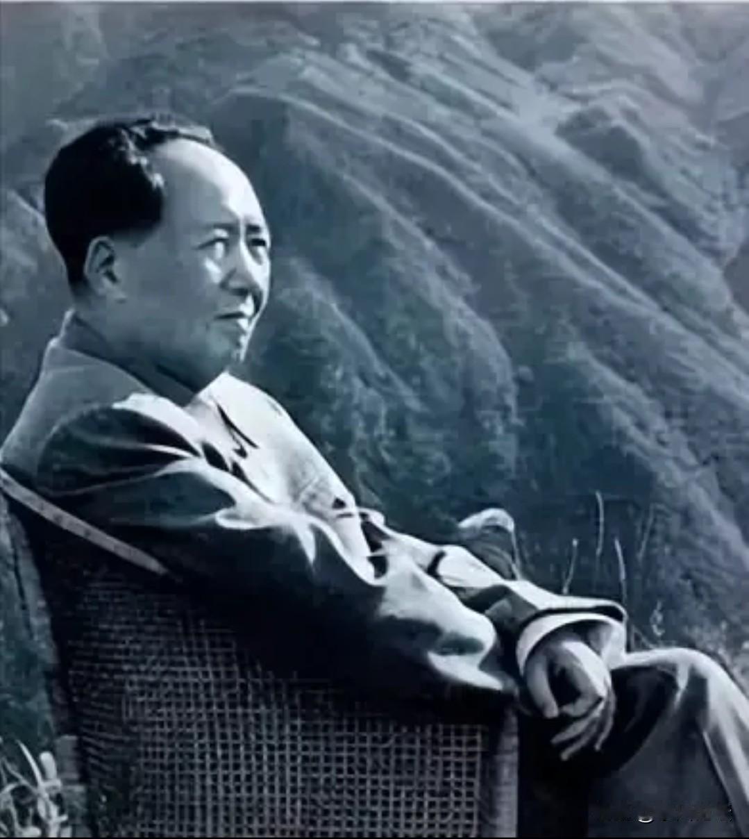 叶剑英多次含泪谈起毛主席，他沉痛地表示：“现在有些人批评毛主席，把他说得一无是处