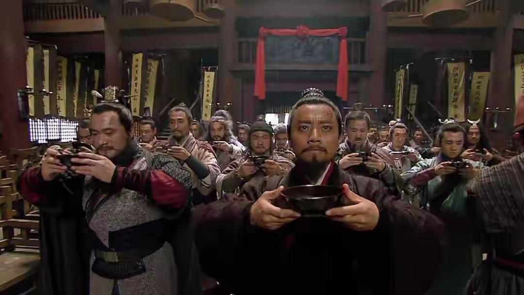 梁山都发展到十万兵马了，宋江为啥还总想着被招安？梁山没钱了。马克思在《1