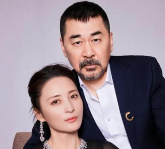 有一次，记者问蒋勤勤：“你老公拍《甄嬛传》，身边围着那么多美女，你难道不吃醋吗？