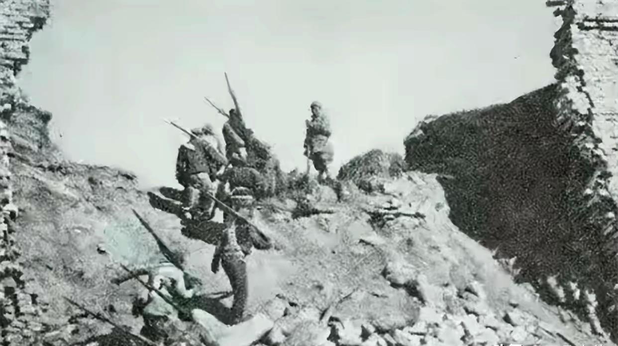 1948年潍县战役，九纵司令员聂凤智十六天攻不下累倒在地，电话交给政委仲曦东：十