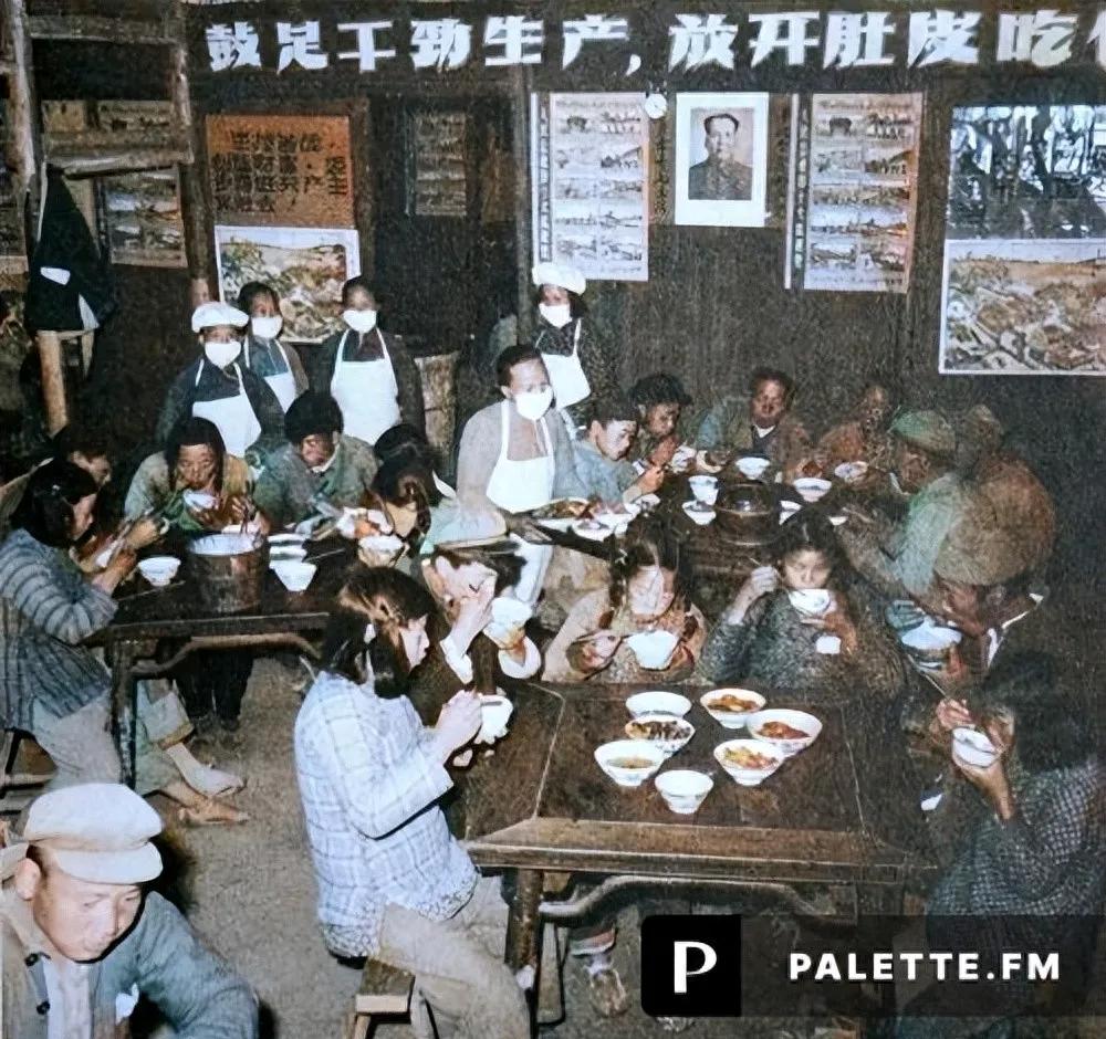 那天下午四点，王坪公社食堂的包子刚出笼，表面有点黄斑，接着泛青，还有一股酸甜味。