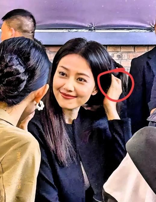 我同学亲自接待过高圆圆她悄咪咪跟我说说高圆圆根本不是电视上那样！同