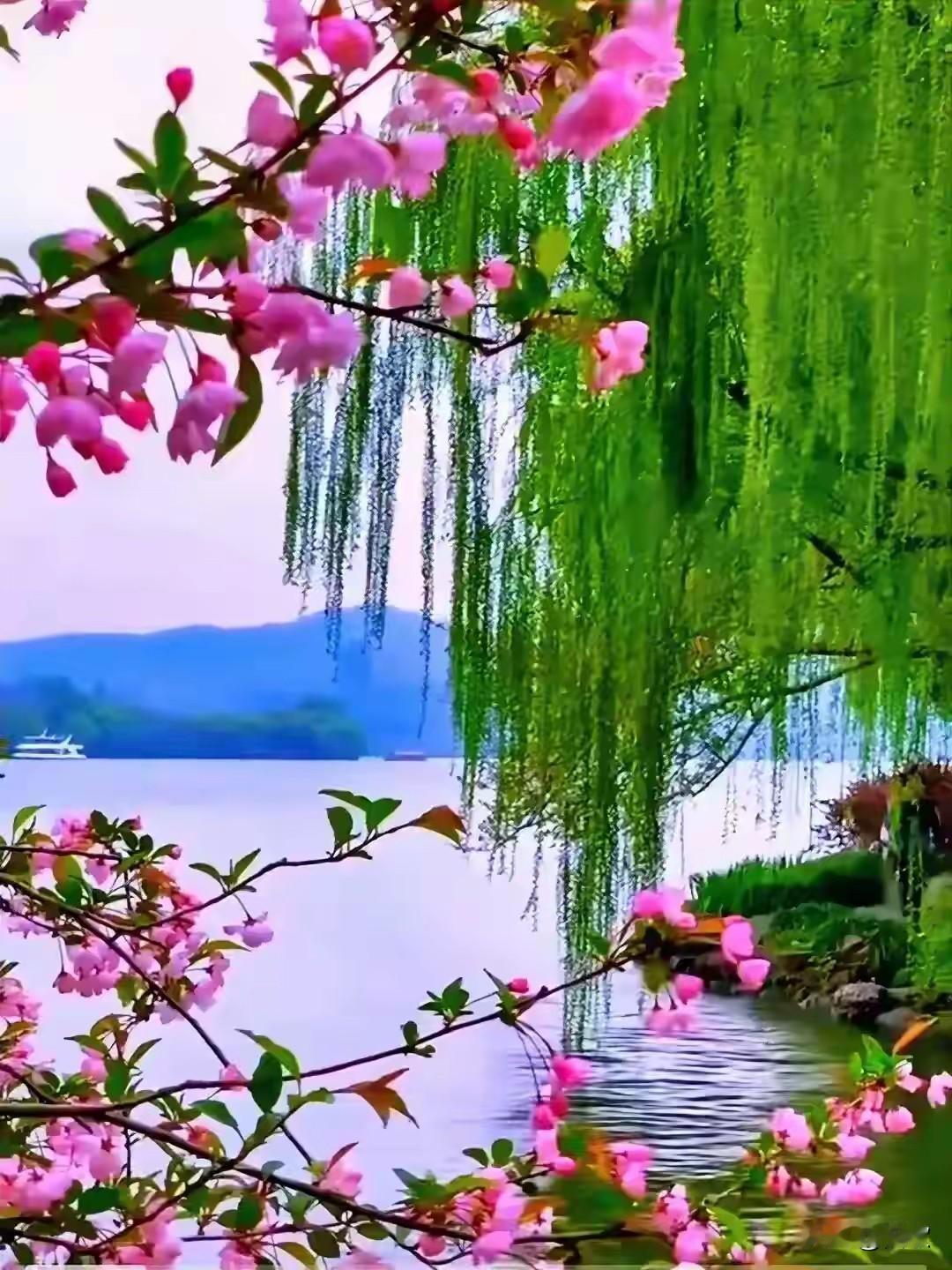 上联:三春岸柳丝丝绿下联:一水江桃灼灼红横批:桃红柳绿