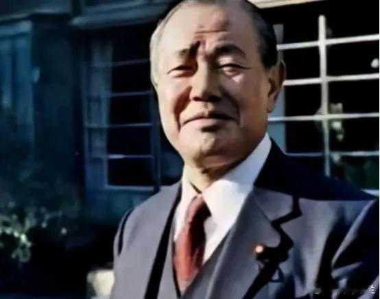 日本现在最慌的，其实不是航母下饺子，也不是火箭炮射程，而是中国哪天真的动手，把他