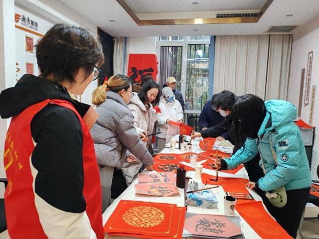 烟台黄渤海新区墨翠府社区温情送福致敬平凡英雄