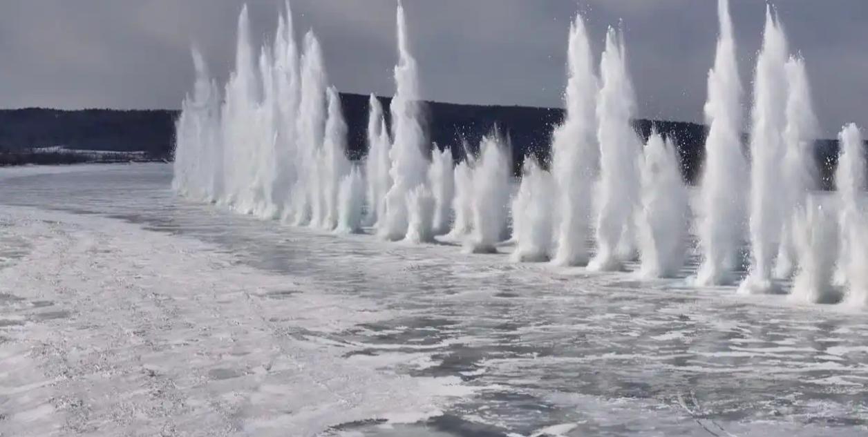 【开江啦！黑龙江提前“拆冰”防“武开江”！】天气一回暖，咱黑龙江就要“开江”