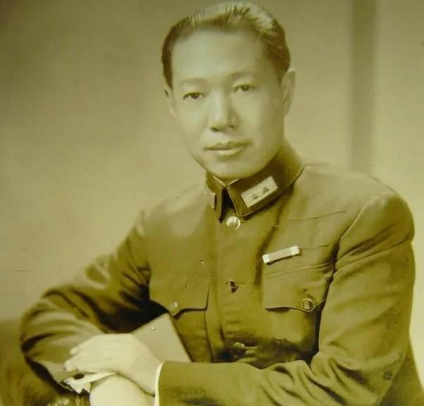 1954年，张群对蒋介石说：“熊式辉给我来信了，说在外面过得不如意”。蒋介石听后