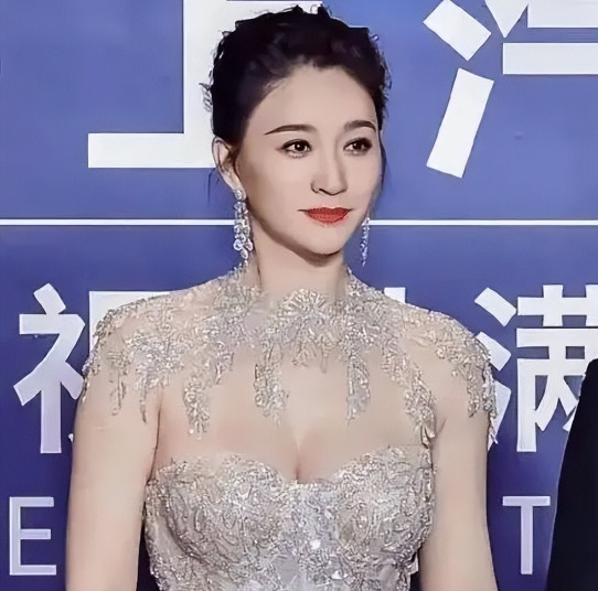2010年，李小冉被前男友用一根带艾滋病体液的针管抵住了脖子，李小冉苦苦哀求放过