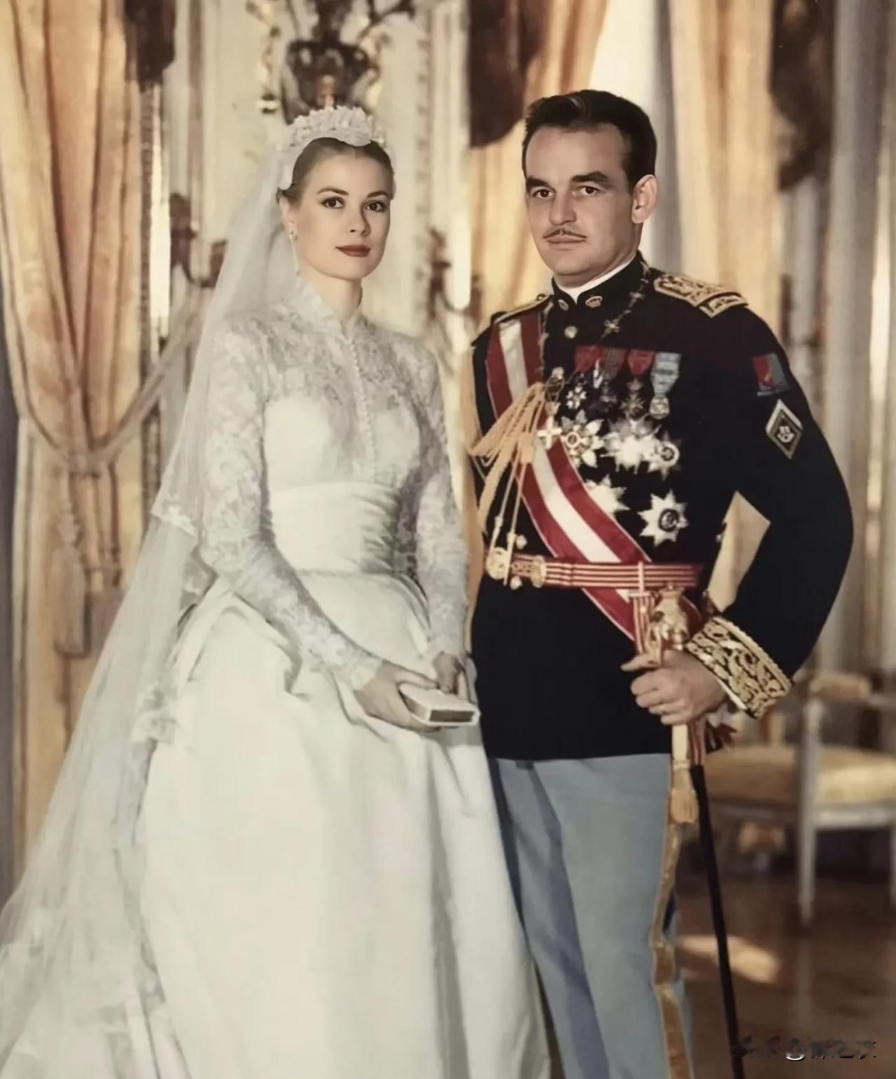 格蕾丝的确是下嫁，因为摩纳哥当时特别穷，希腊船王就给亲王出主意娶美国明星，他自己