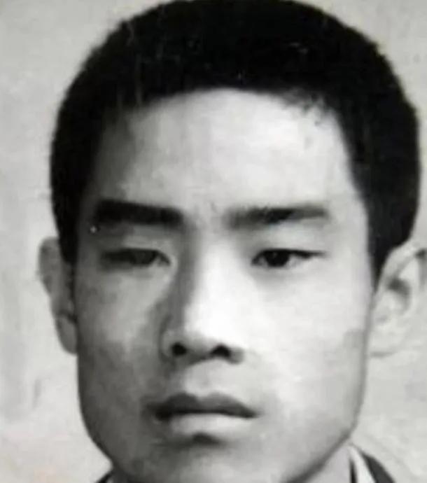 1983年9月24日，开国元帅朱德的孙子因强奸罪被判处死刑。一声枪响后，朱国华的