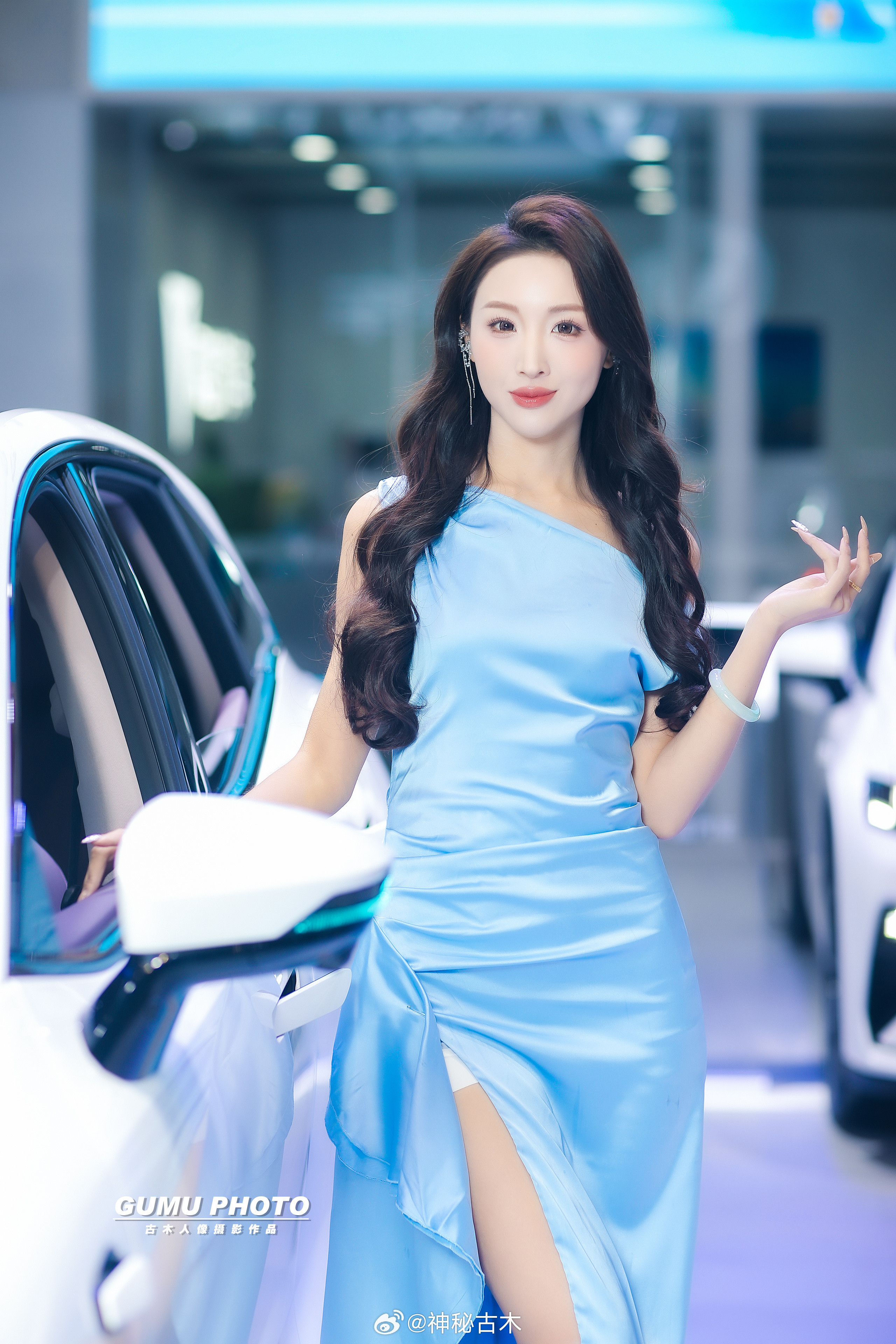 2025重庆汽车消费节深蓝汽车展台模特小姐姐2025重庆汽车消费节