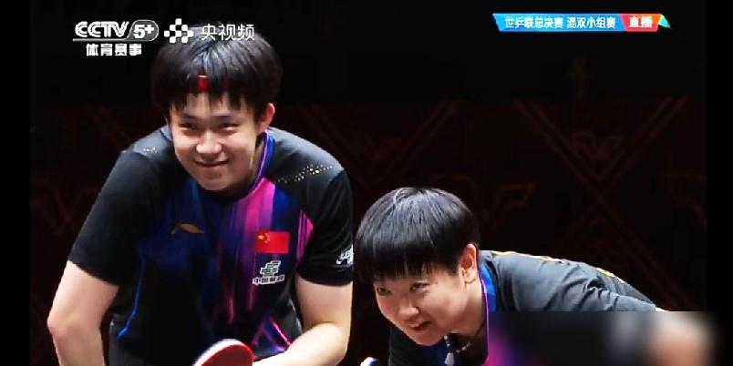 这混双内战太有意思了，​小石头一句话，​直接把混双老祖逗乐了。​裁判