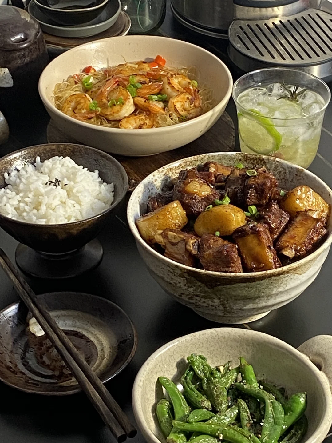 今日菜谱📜年糕排骨 蒜蓉粉丝虾 香煎辣椒🥢