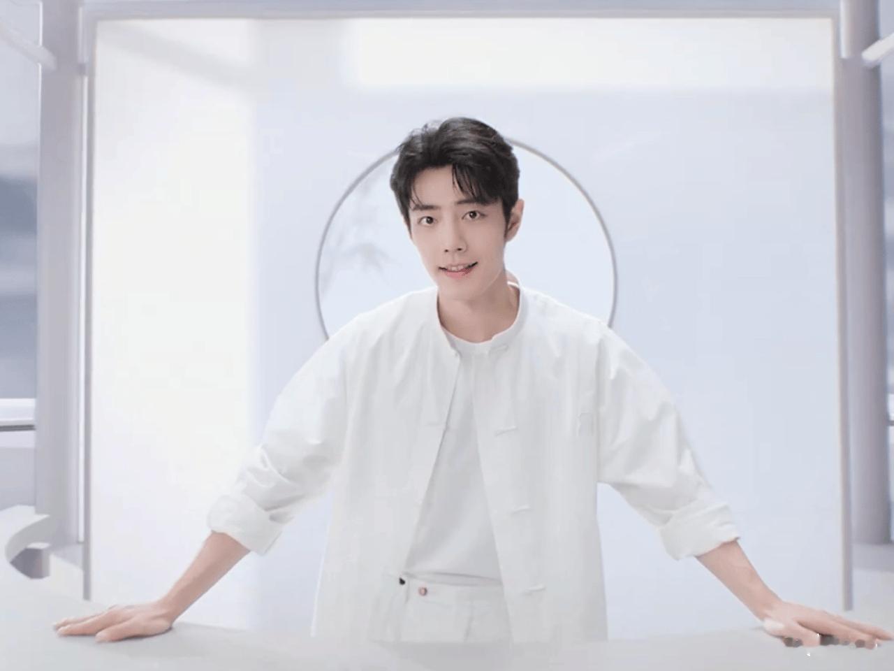 最近是“捅了新中式造型”的窝了嘛？明星们都在做新中式造型，肖战新中式盘扣白衬衫造