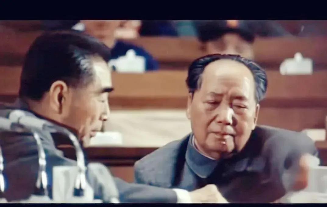 功绩煌煌垂千古，伟人赫赫永流芳！