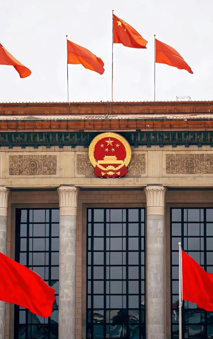 复旦大学硬刚家长恶意投诉，为本校的老师撑腰！在过去，只要家长一投诉中小学老