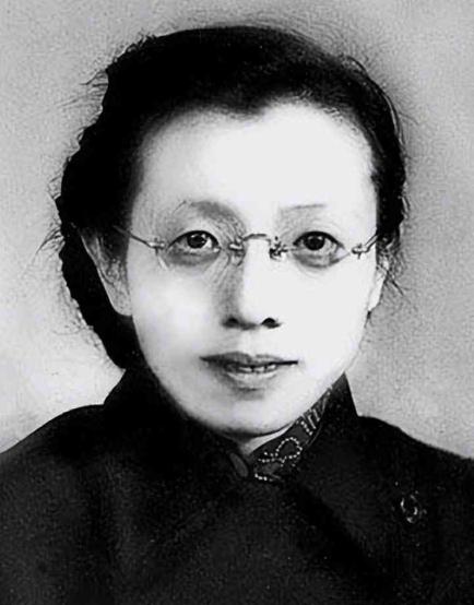 组织给了她20根金条，让她去南京搞地下工作，结果呢？她天天泡在麻将桌上，三年打了
