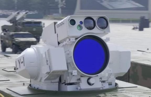 浮云]最让美国坐不住的不是中国的导弹，不是航母，而是中国的舰载激光武器。20