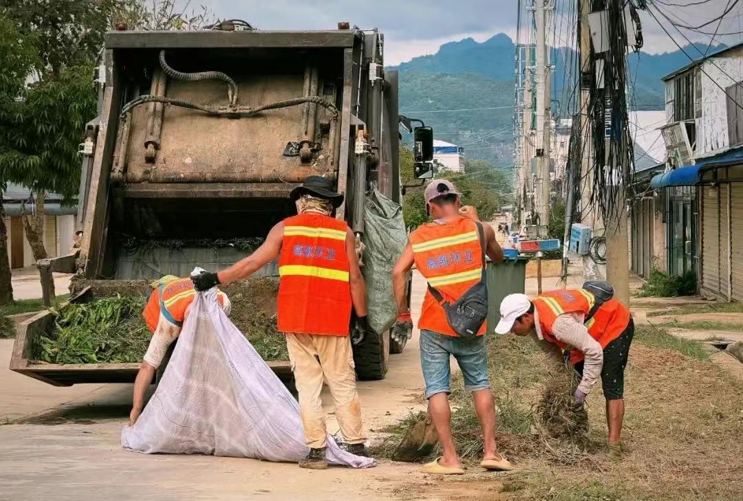 缅北果敢地区的大扫除行动，正在进行！果敢地区的民众，现在全都是属于一片建设新家乡