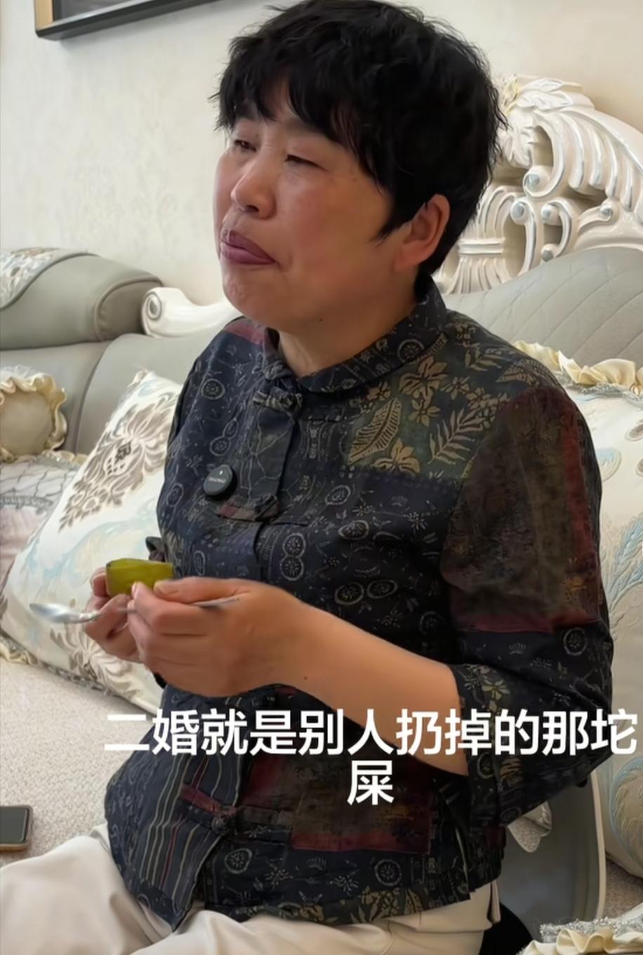 离婚女子问亲妈：我是该复婚，还是再找个二婚的呢？想不到亲妈这样说…亲妈语重心