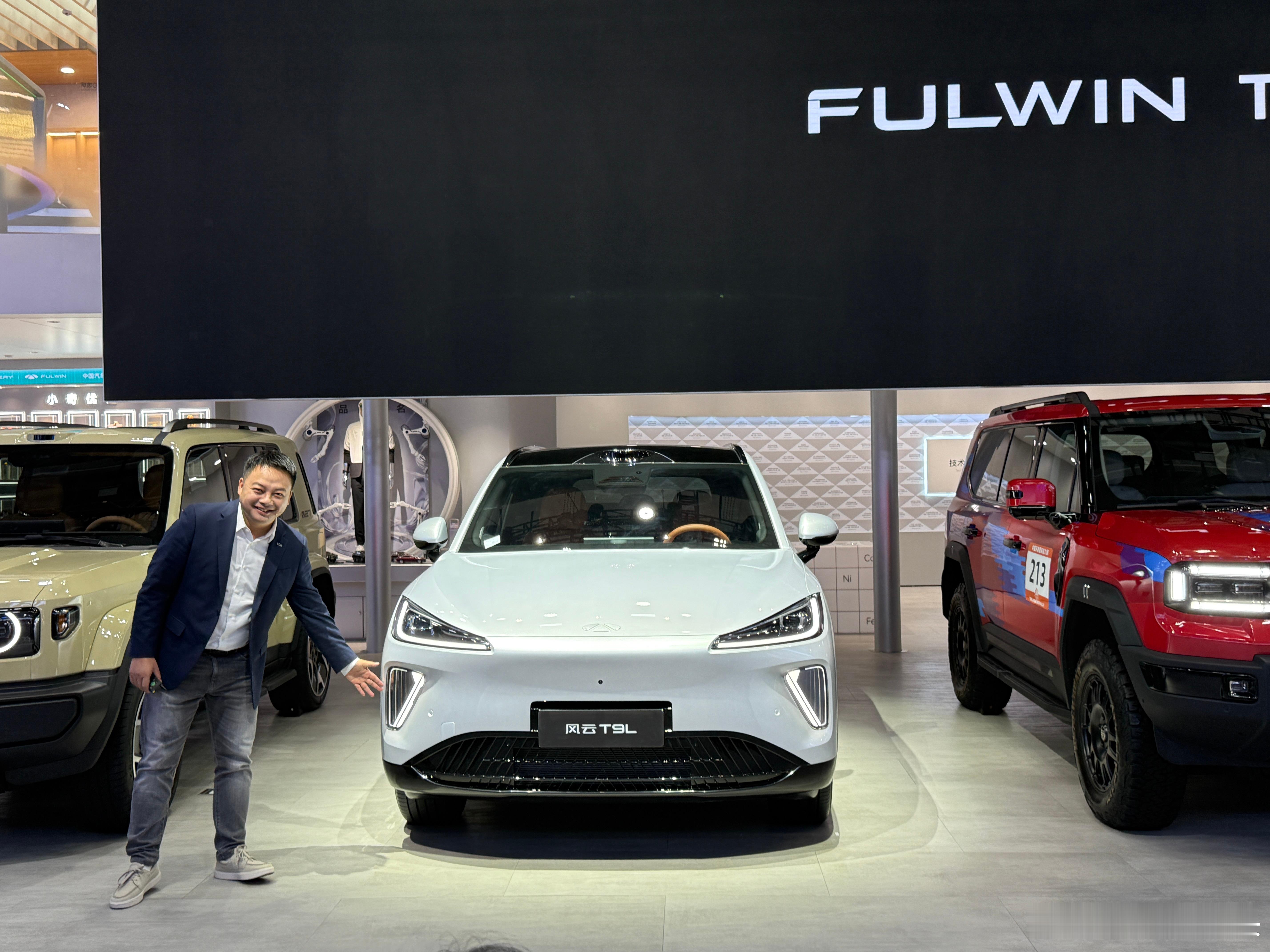 奇瑞风云T9L首次亮相，是一款大五座SUV。李学用强调，奇瑞设计师都是90后，希