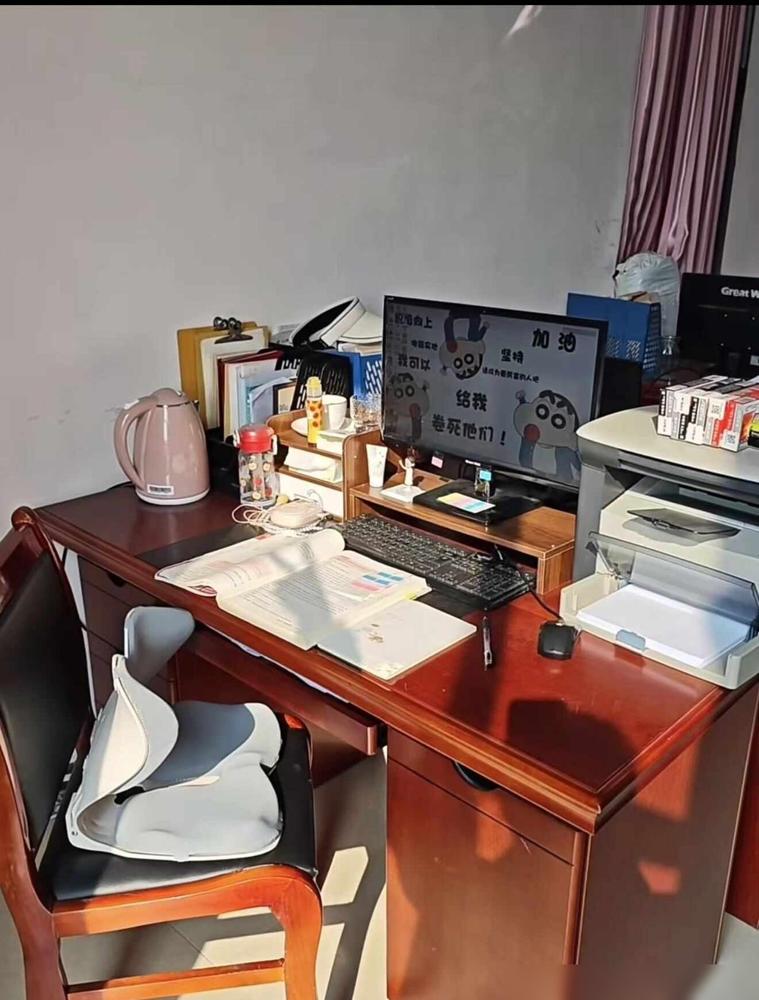 早知道社区工作者这么好考，还费啥劲考公本人普通二本，专业冷门，考公考编卷了两年连