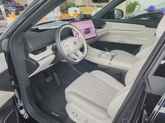 没必要但是也得去现在的电池想要有三电质保的话，只能去4儿子店保养，但是自己更换