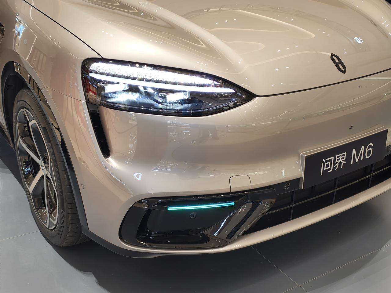 去看了一下问界M6，人是真的多啊！想去驾驶室体验一下，都要排队，华为的号召力