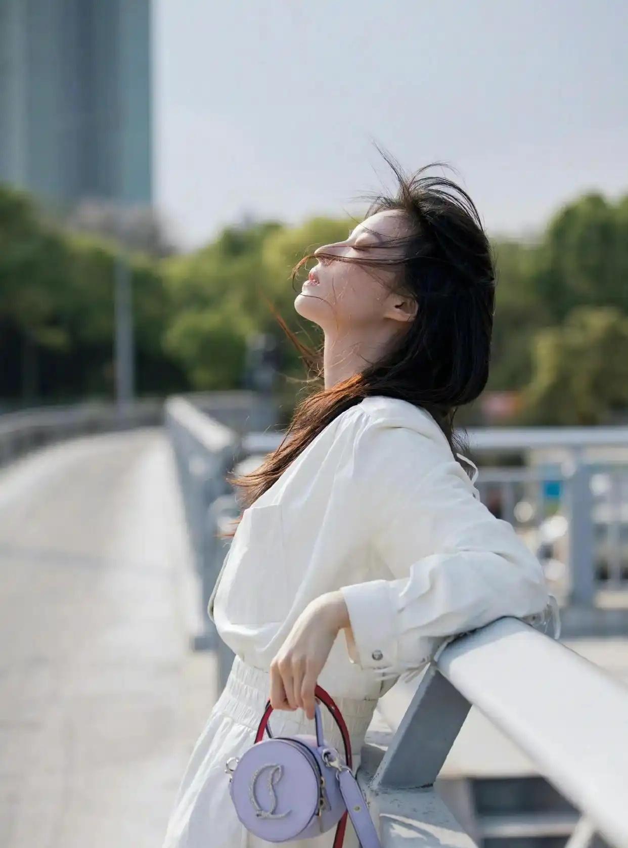 王楚然丝袜比例很亮眼