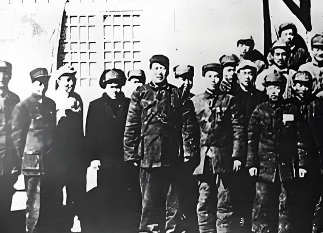 1958年，远在美国的李宗仁看报纸上登着“中国广西壮族自治区成立”的新闻，很疑惑