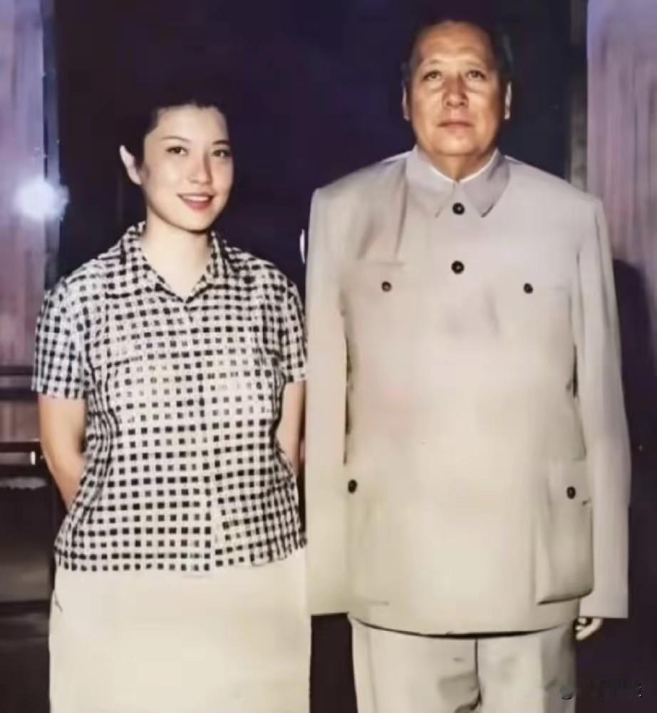一位传奇巾帼外交家，收获多位伟人由衷认可。毛主席赞她天生丽质，周总理评价她无可